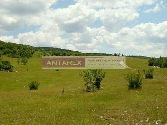 Plac 1.550.560 m² – Nikšić — fotografija 2