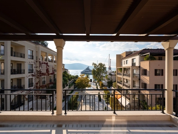 Trosoban stan 247 m² – Tivat — fotografija 18