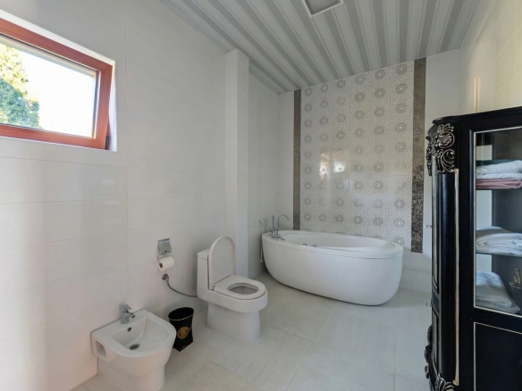 Četvorosoban stan 372 m² – Luštica — fotografija 17