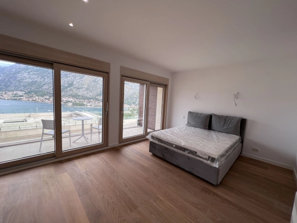 Četvorosoban stan 198 m² – Kotor — fotografija 2