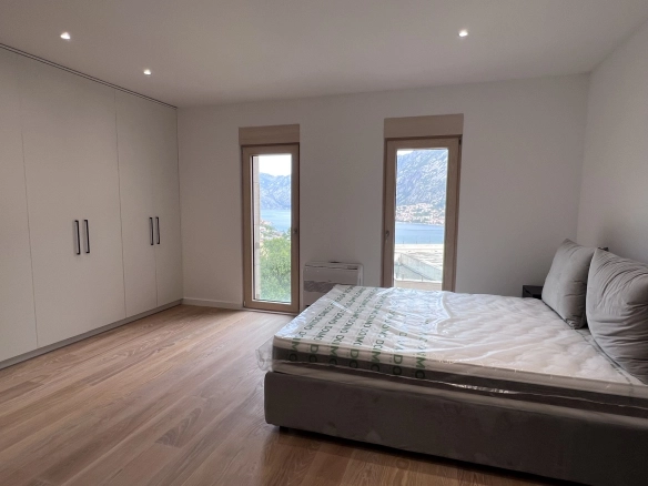 Četvorosoban stan 198 m² – Kotor — fotografija 17