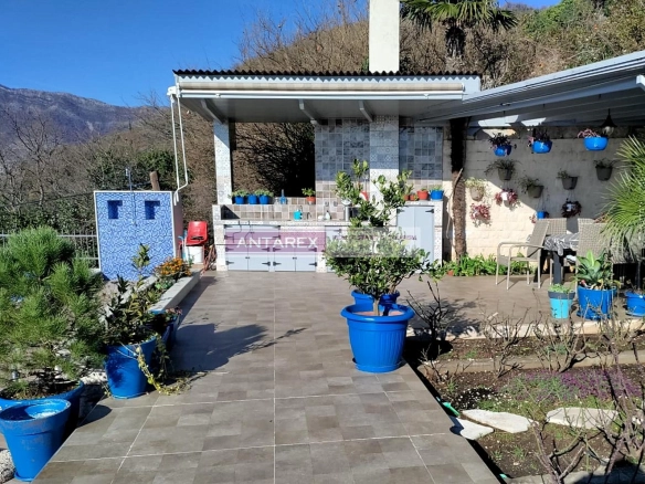 Kuća 316 m² – Donja Lastva, Tivat — fotografija 3
