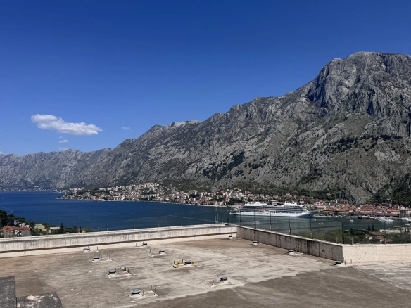 Trosoban stan 192 m² – Kotor — fotografija 3