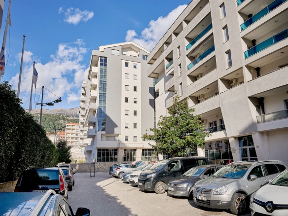 Trosoban stan 181 m² – Budva — fotografija 2