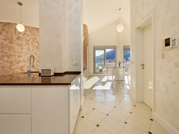 Trosoban stan 181 m² – Budva — fotografija 9
