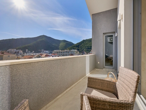 Trosoban stan 181 m² – Budva — fotografija 12