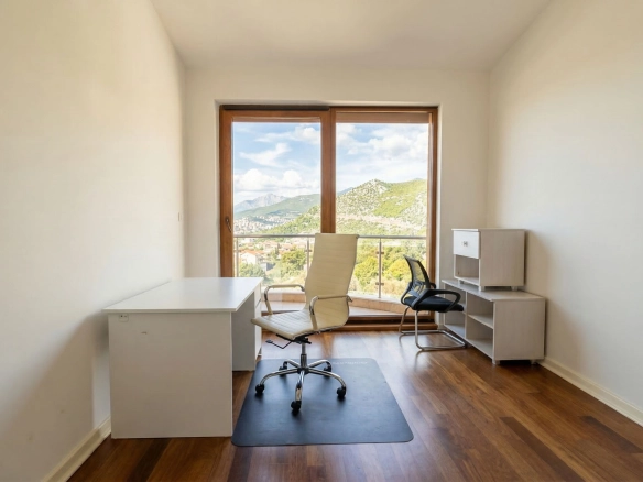 Trosoban stan 191 m² – Kamenovo, Budva — fotografija 3