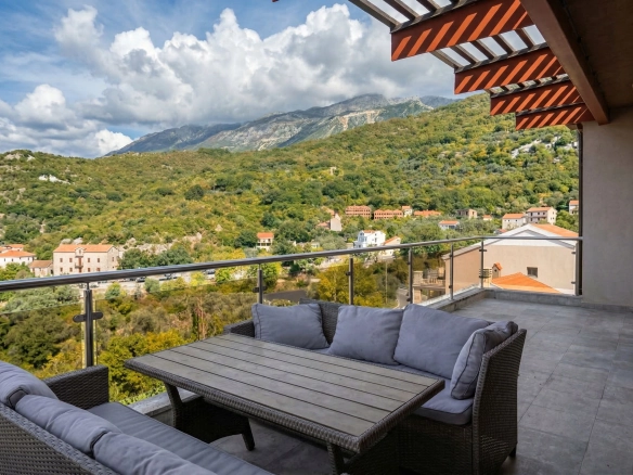 Trosoban stan 191 m² – Kamenovo, Budva — fotografija 11