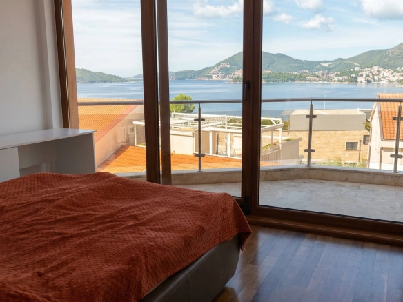 Trosoban stan 191 m² – Kamenovo, Budva — fotografija 13