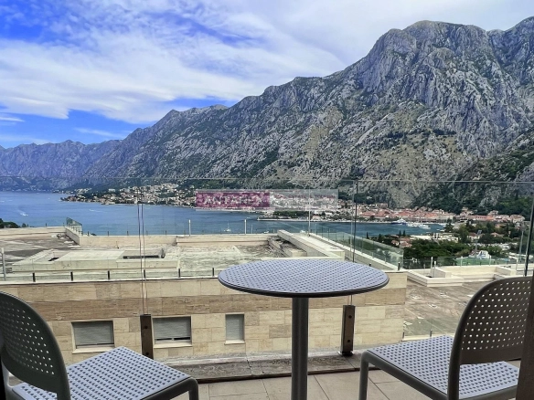 Četvorosoban stan 658 m² – Škaljari, Kotor — fotografija 6