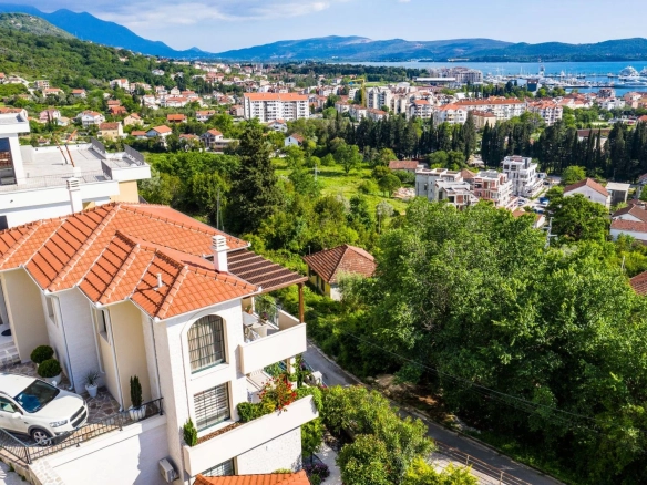 Kuća 240 m² – Donja Lastva, Tivat — fotografija 2