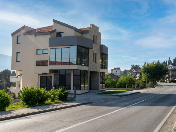 Poslovni prostor 420 m² – Baošići, Herceg Novi — fotografija 2