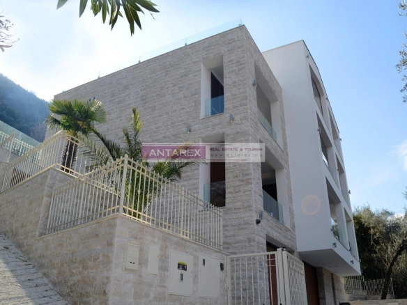 Kuća 495 m² – Stoliv, Kotor — fotografija 2