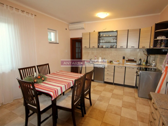 Trosoban stan 104 m² – Bijela, Herceg Novi — fotografija 3