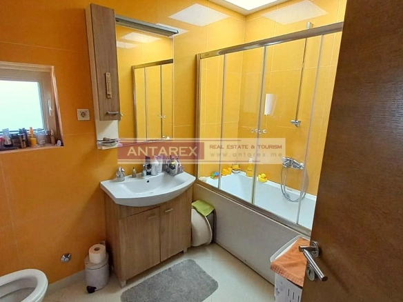 Trosoban stan 116 m² – Dobrota, Kotor — fotografija 13