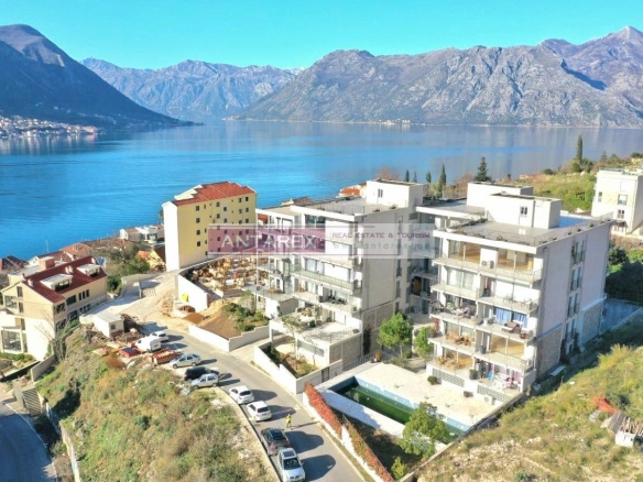 Trosoban stan 208 m² – Dobrota, Kotor — fotografija 2