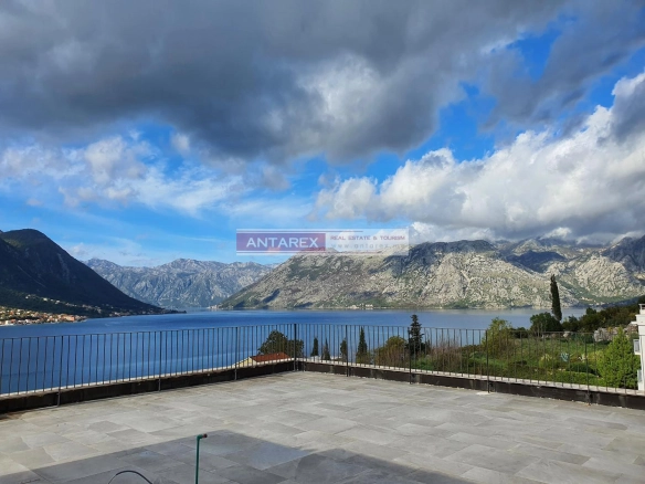 Trosoban stan 208 m² – Dobrota, Kotor — fotografija 5