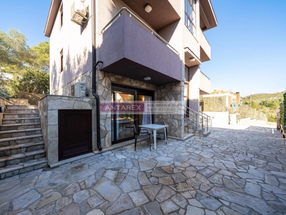 Poslovni prostor 304 m² – Radovići, Tivat — fotografija 3