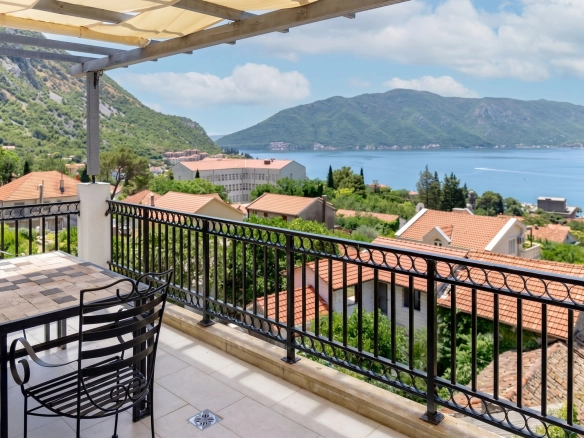Dvosoban stan 152 m² – Risan, Kotor — fotografija 9