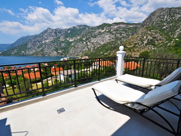 Dvosoban stan 152 m² – Risan, Kotor — fotografija 18