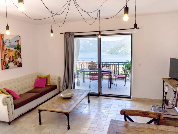 Dvosoban stan 82 m² – Risan, Kotor — fotografija 3