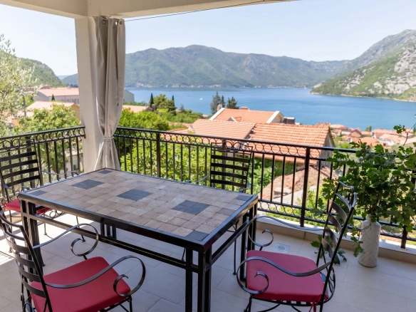 Dvosoban stan 82 m² – Risan, Kotor — fotografija 4
