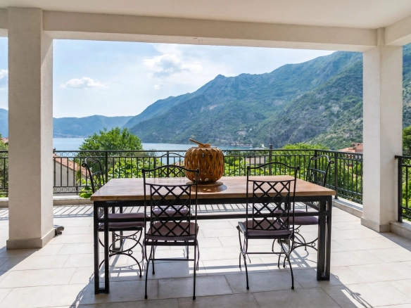 Trosoban stan 110 m² – Risan, Kotor — fotografija 6