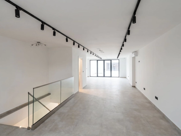 Izdavanje: Poslovni prostor 132 m² – Budva — fotografija 7