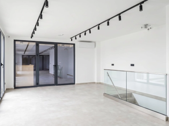 Izdavanje: Poslovni prostor 132 m² – Budva — fotografija 8