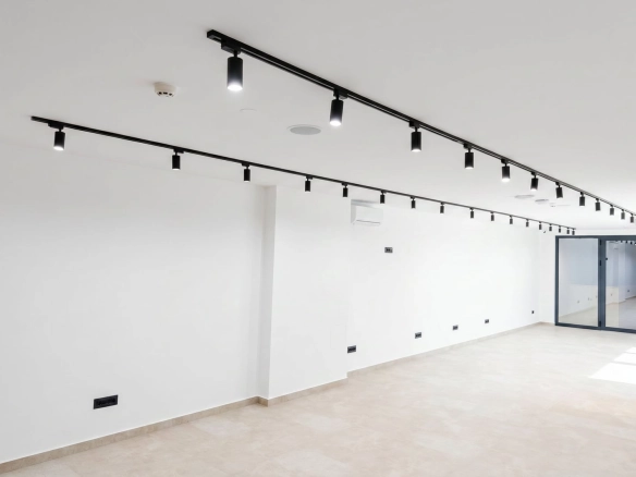 Izdavanje: Poslovni prostor 132 m² – Budva — fotografija 9