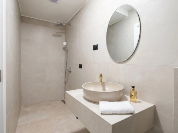 Izdavanje: Poslovni prostor 132 m² – Budva — fotografija 11