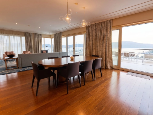 Trosoban stan 374 m² – Tivat — fotografija 5