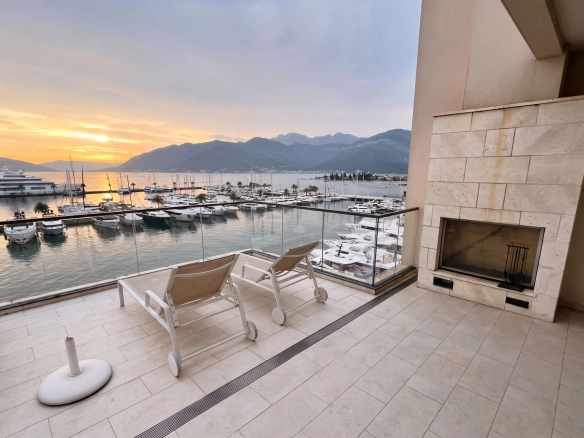 Trosoban stan 374 m² – Tivat — fotografija 18