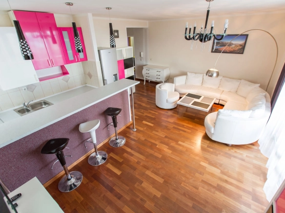 Trosoban stan 90 m² – Petrovac, Budva — fotografija 2