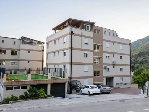 Trosoban stan 90 m² – Petrovac, Budva — fotografija 19