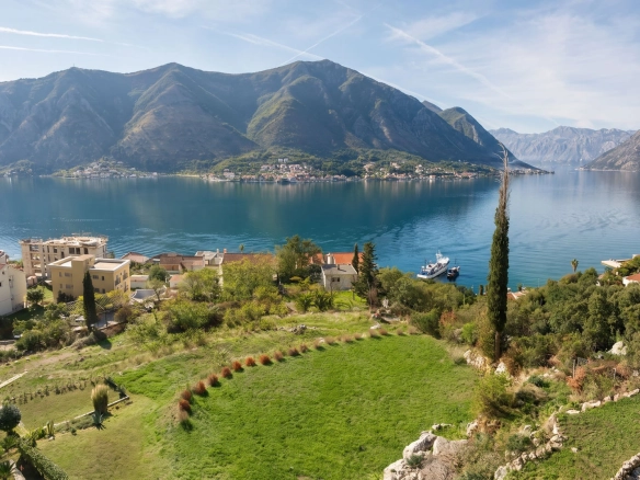 Plac 2.733 m² – Dobrota, Kotor — fotografija 2