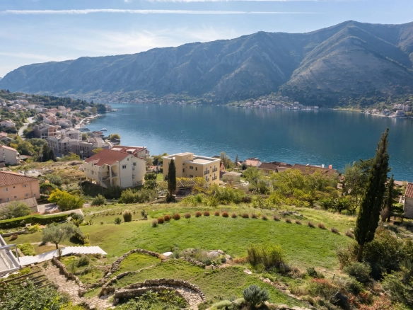 Plac 2.733 m² – Dobrota, Kotor — fotografija 7