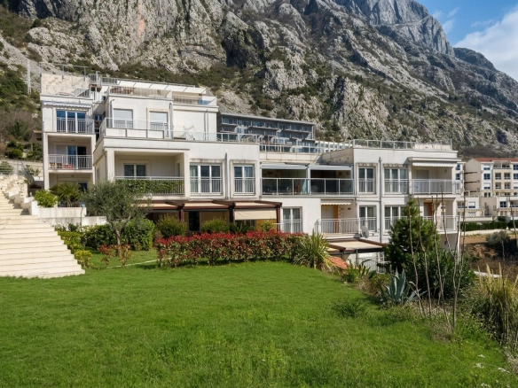 Plac 2.733 m² – Dobrota, Kotor — fotografija 11