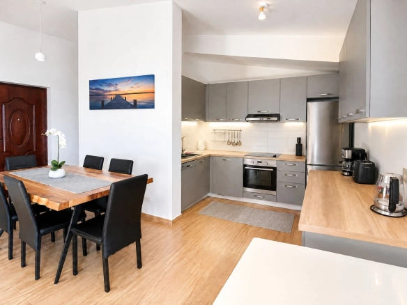 Izdavanje: Trosoban stan 136 m² – Petrovac, Budva — fotografija 4