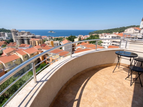 Izdavanje: Trosoban stan 136 m² – Petrovac, Budva — fotografija 6