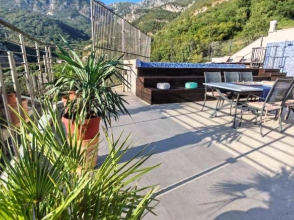 Trosoban stan 325 m² – Rafailovići, Budva — fotografija 2